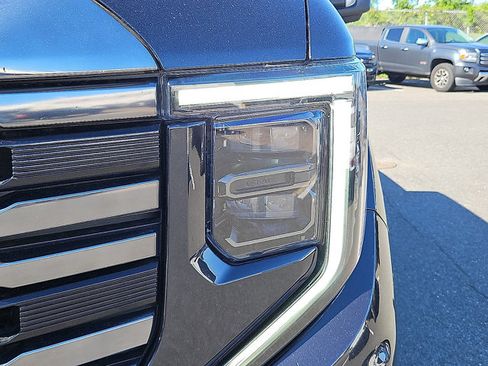 Used 2024 GMC Sierra 1500 AT4 w/ AT4 Premium Package AWD/4WD image 9