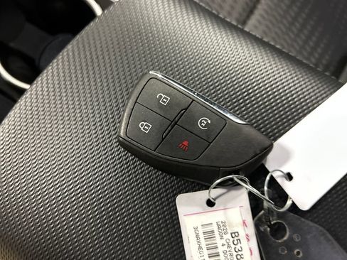 Used 2026 Chevrolet Equinox LT FWD image 21