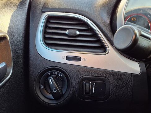 Used 2015 Dodge Journey SXT w/ Flexible Seating Group image 20