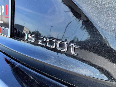 Used 2017 Lexus IS 200t image 9