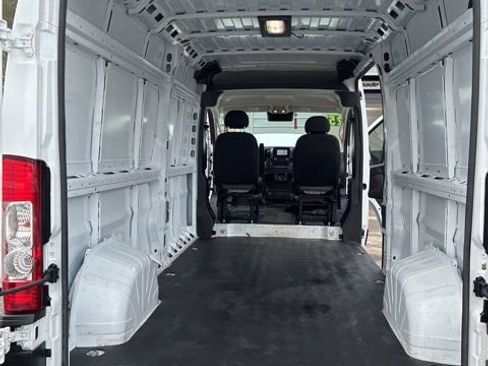Used 2025 RAM ProMaster 2500 w/ Convenience Group image 21