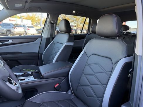 New 2026 Volkswagen Atlas Peak Edition image 13
