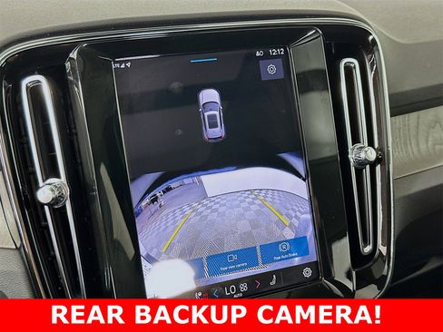 Used 2025 Volvo XC40 B5 Core image 17