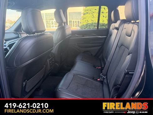 New 2026 Jeep Grand Cherokee Altitude image 8