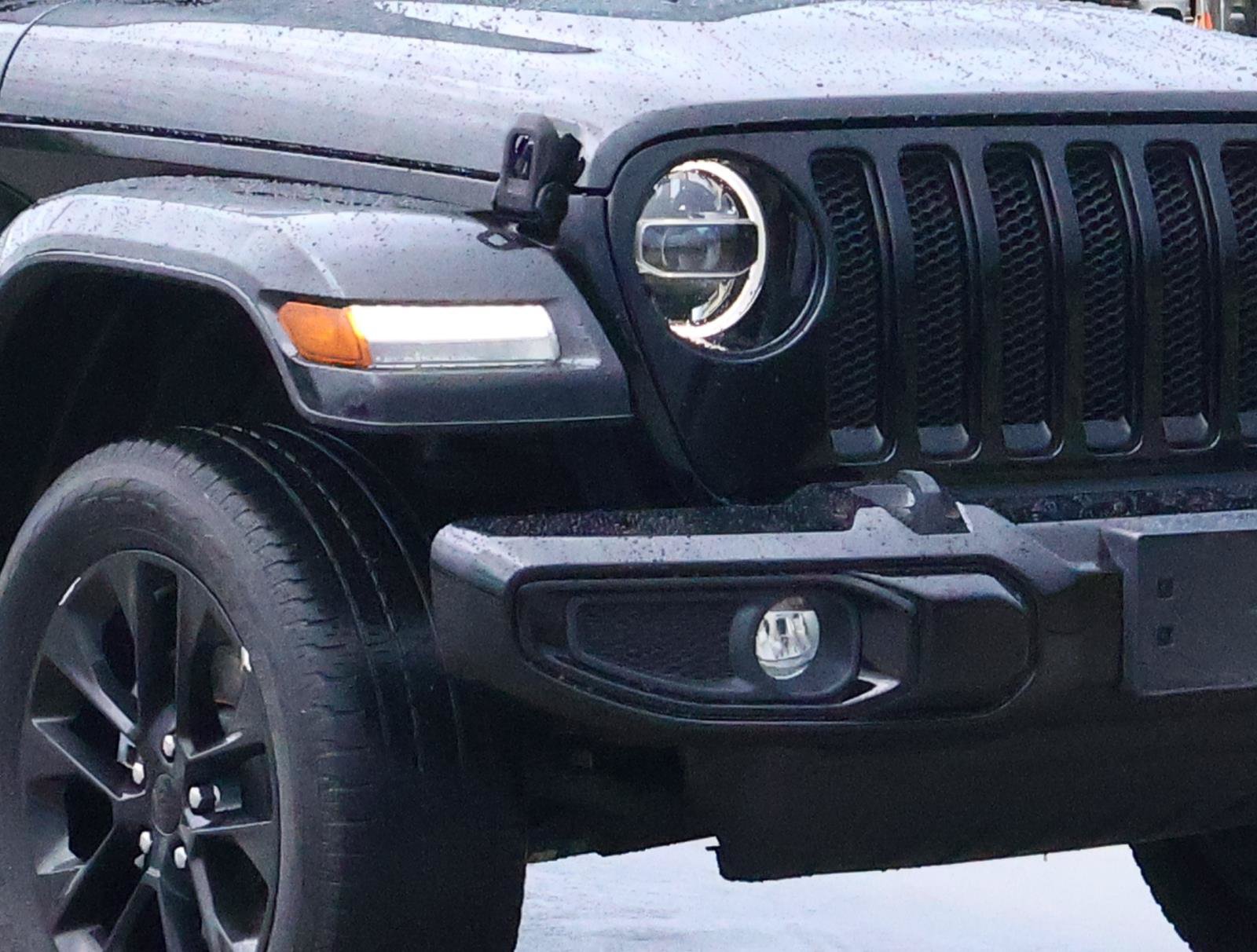 Used 2022 Jeep Wrangler Unlimited Sahara AWD/4WD image 7