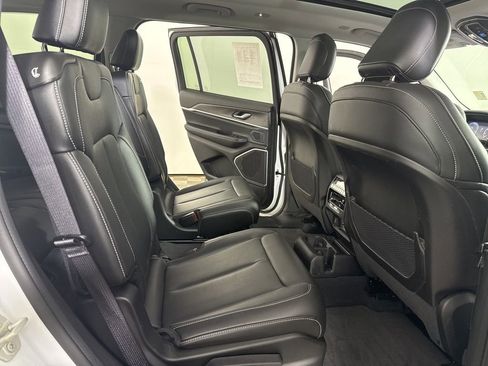 Used 2023 Jeep Grand Cherokee L Limited AWD/4WD image 34