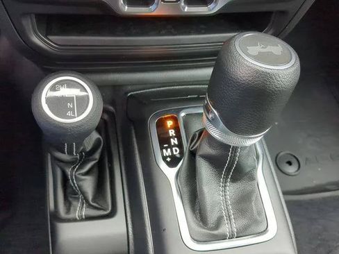 Used 2023 Jeep Wrangler Unlimited Sahara w/ LED Lighting Group AWD/4WD image 4