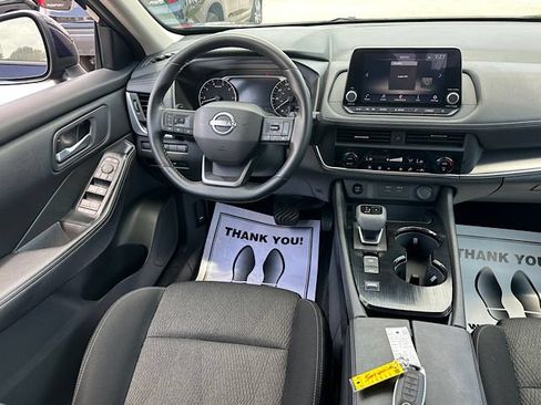 Used 2025 Nissan Rogue SV FWD image 17