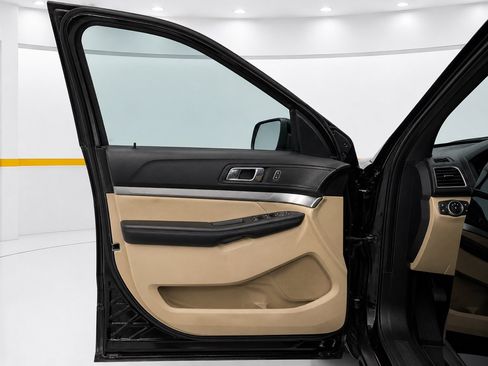 Used 2017 Ford Explorer FWD image 10