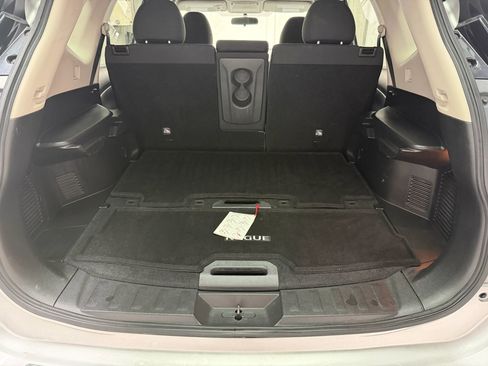 Used 2016 Nissan Rogue SV image 17