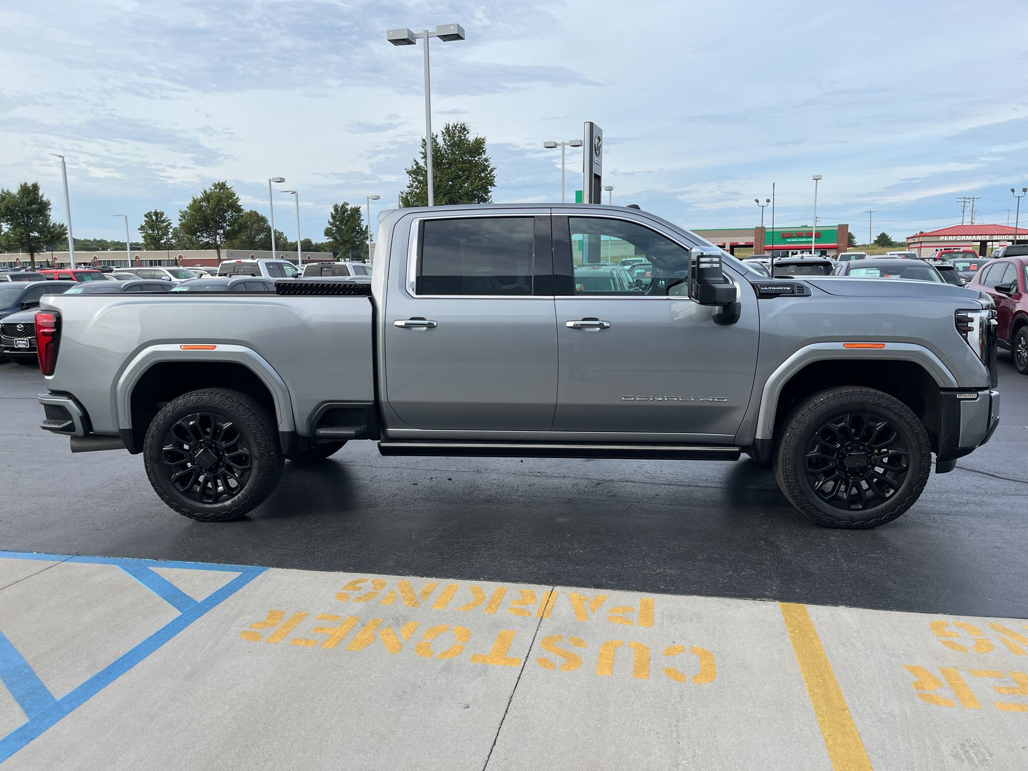 Used 2025 GMC Sierra 2500 Denali Ultimate AWD/4WD image 8