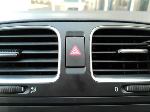 Used 2012 Volkswagen Golf 4-Door FWD image 37