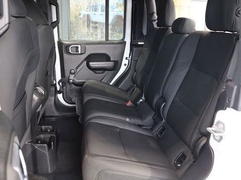 Used 2020 Jeep Gladiator Sport image 11