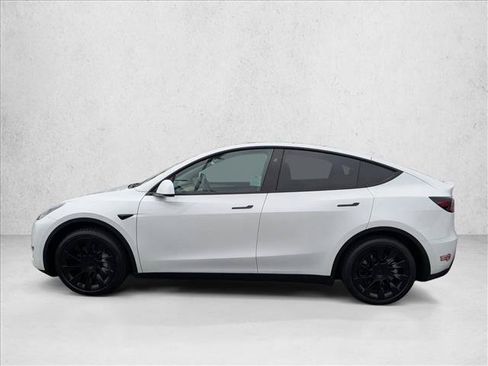 Used 2024 Tesla Model Y Long Range AWD/4WD image 9