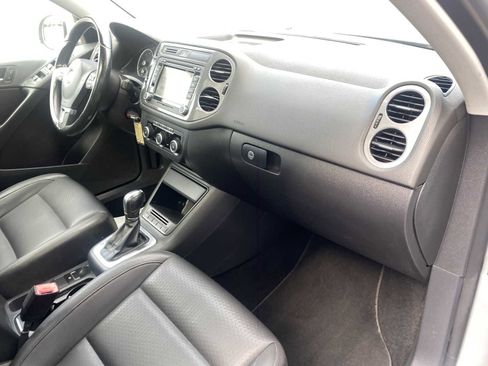 Used 2012 Volkswagen Tiguan SE image 23
