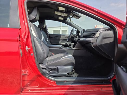 Used 2025 Toyota Camry SE image 18