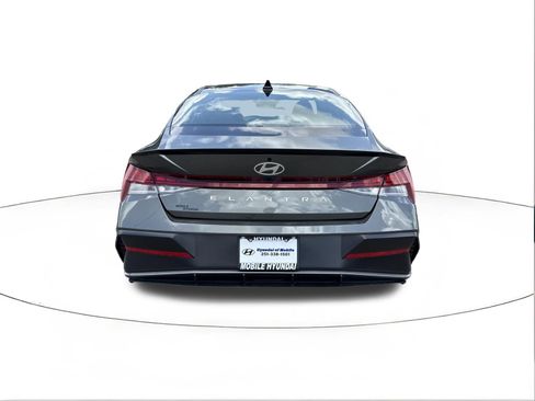 Used 2026 Hyundai Elantra SEL Sport Premium FWD image 4