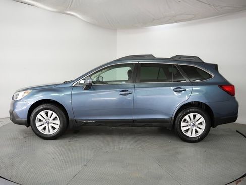 Used 2016 Subaru Outback 2.5i Premium AWD/4WD image 4