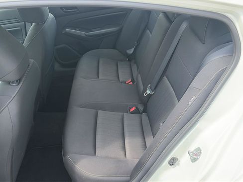 Used 2024 Nissan Altima 2.5 SV FWD image 11