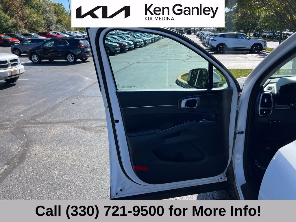 Certified 2023 Kia Sorento LX AWD/4WD image 24
