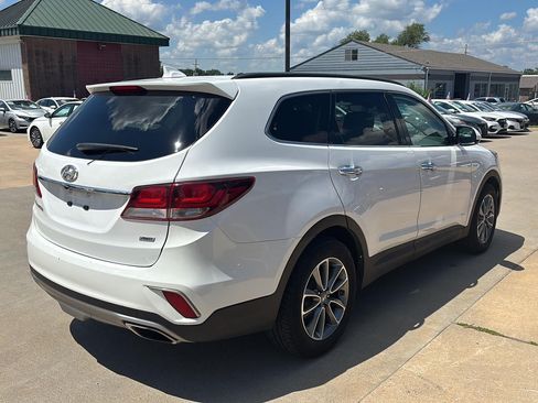Used 2017 Hyundai Santa Fe SE AWD/4WD image 6