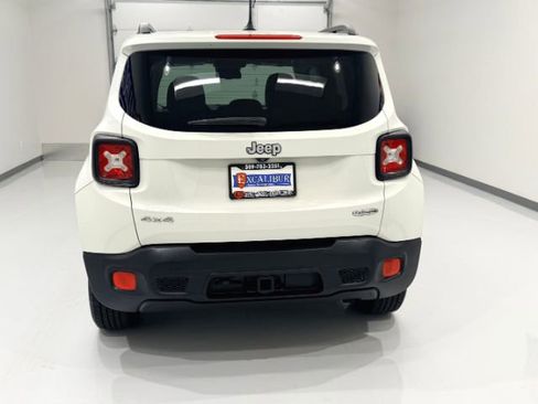 Used 2017 Jeep Renegade Latitude w/ Popular Equipment Group image 12