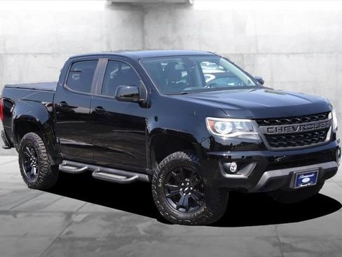 Used 2019 Chevrolet Colorado Z71 w/ Z71 Midnight Edition AWD/4WD image 2
