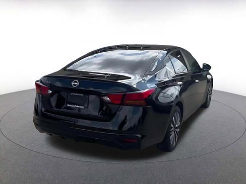 Used 2025 Nissan Altima 2.5 SV FWD image 12