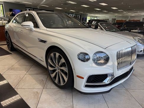 Used 2022 Bentley Flying Spur V8 AWD/4WD image 3