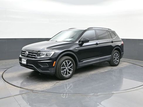 Used 2020 Volkswagen Tiguan SE w/ Panoramic Sunroof Package FWD image 31