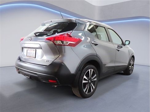 Used 2018 Nissan Kicks SV image 3