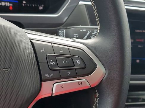 Used 2023 Volkswagen Tiguan SE w/ Panoramic Sunroof Package image 22