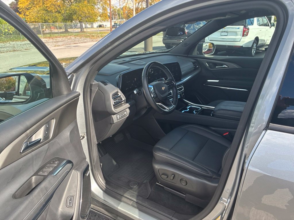 Used 2024 Chevrolet Traverse LT w/ Enhanced Driving Package AWD/4WD image 10