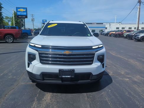 Certified 2025 Chevrolet Traverse LT w/ Driver Confidence Package AWD/4WD image 7