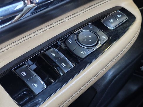 Used 2020 Lincoln Corsair Reserve w/ Rear Removable Package Tray image 26