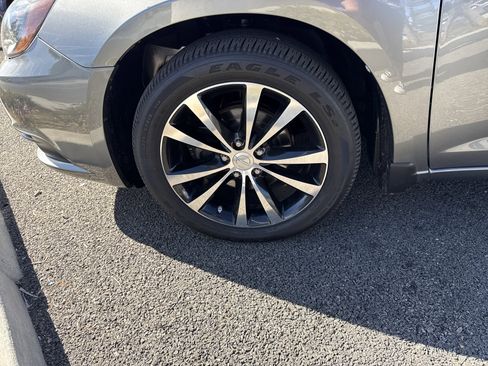 Used 2013 Chrysler 200 S image 9