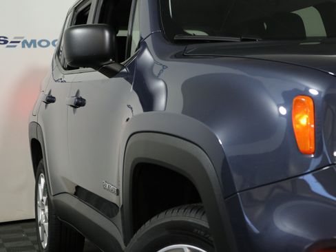 Used 2023 Jeep Renegade Latitude w/ Premium Group AWD/4WD image 3