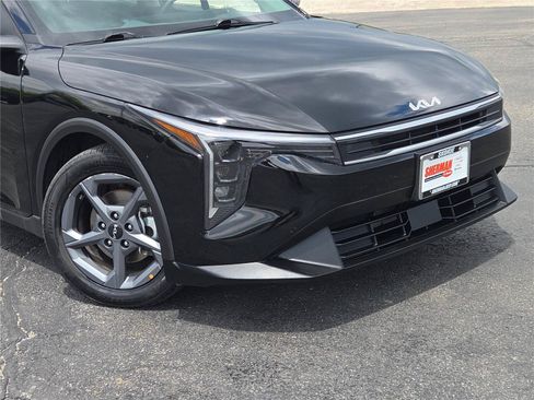 Used 2025 Kia K4 FWD image 2