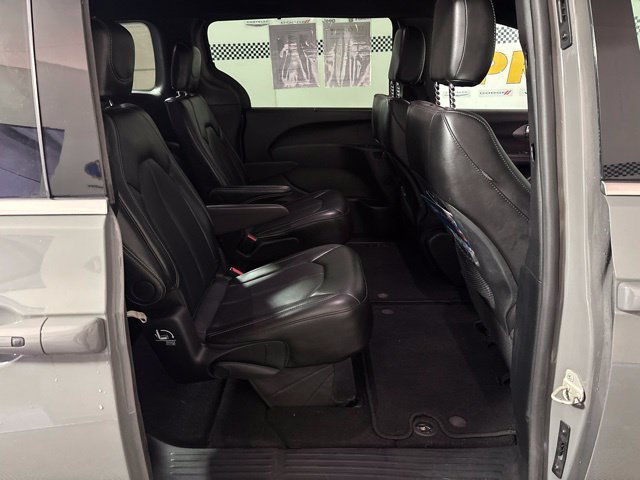 Used 2025 Chrysler Pacifica Select FWD image 16