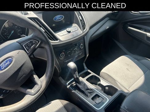 Used 2017 Ford Escape SE w/ Equipment Group 201A FWD image 10