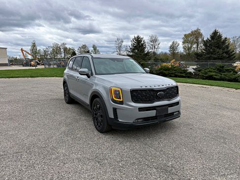 Used 2021 Kia Telluride SX w/ Nightfall Edition Package AWD/4WD image 3