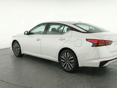 Used 2025 Nissan Altima 2.5 SV image 6