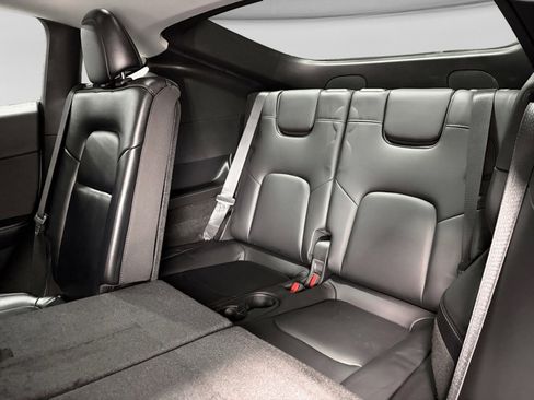 Used 2022 Tesla Model Y Long Range image 23