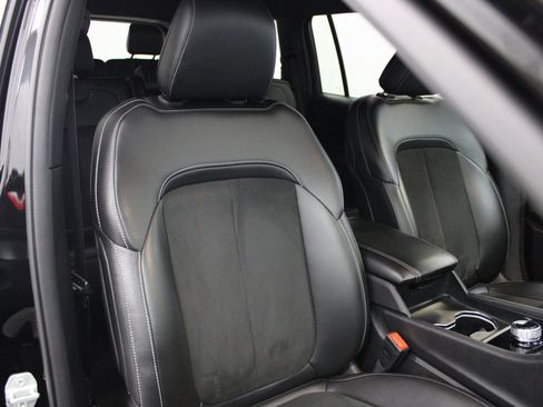 Used 2024 Jeep Grand Cherokee L Laredo image 35