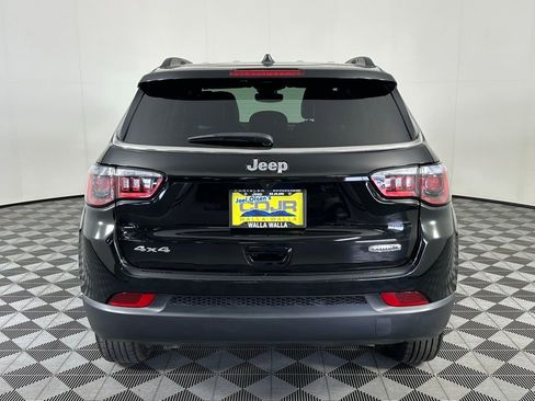 Used 2024 Jeep Compass Latitude image 14