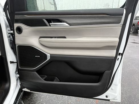 Used 2024 Jeep Wagoneer Series II w/ Flexible Seating Group image 15