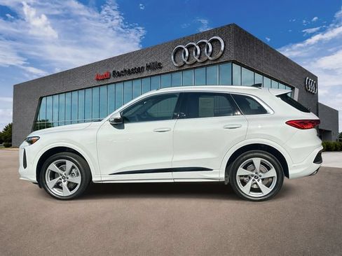 Certified 2025 Audi Q5 Premium AWD/4WD image 2