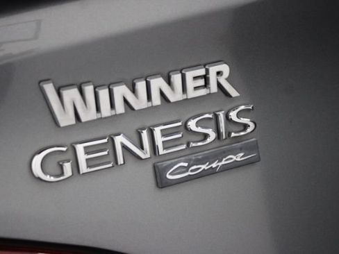 Used 2011 Hyundai Genesis 2.0T RWD image 9