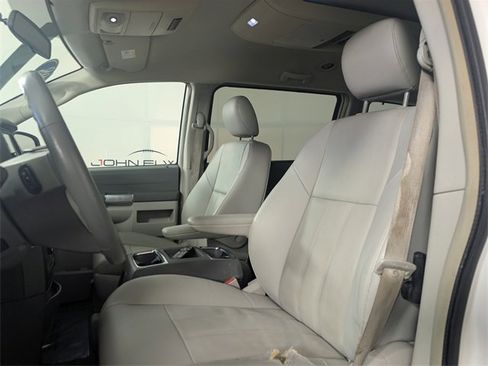 Used 2008 Chrysler Town & Country Touring image 11