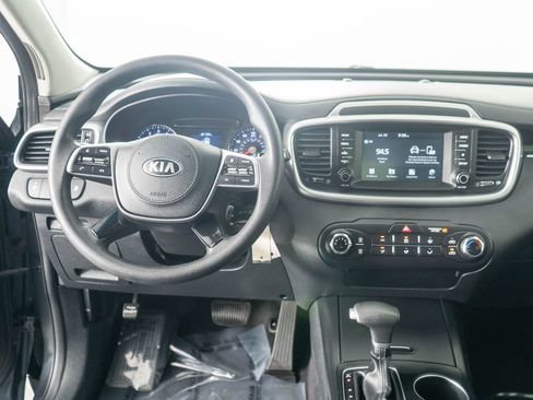 Used 2020 Kia Sorento AWD V6 image 12